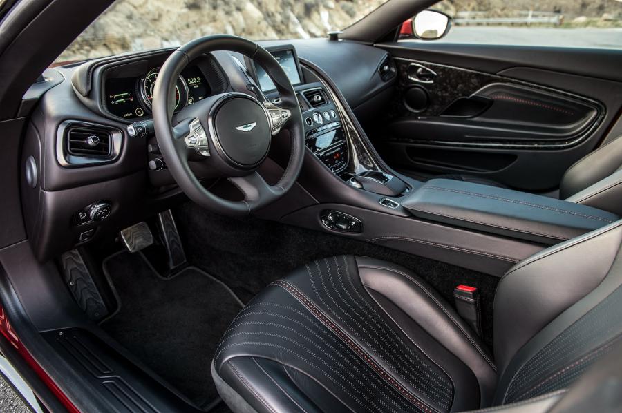 Интерьер Aston Martin DB11 2016 года  (NA) (фото 16 из 17)